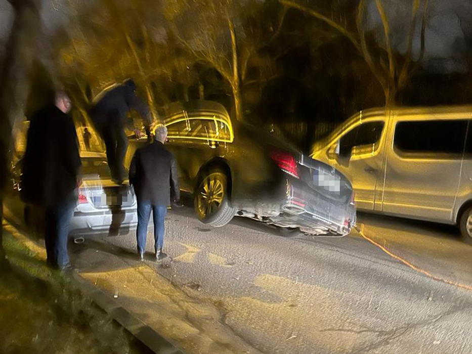 Mașina Cristinei Grecea, implicată într-un accident rutier (SURSA FOTO: CANCAN.RO)