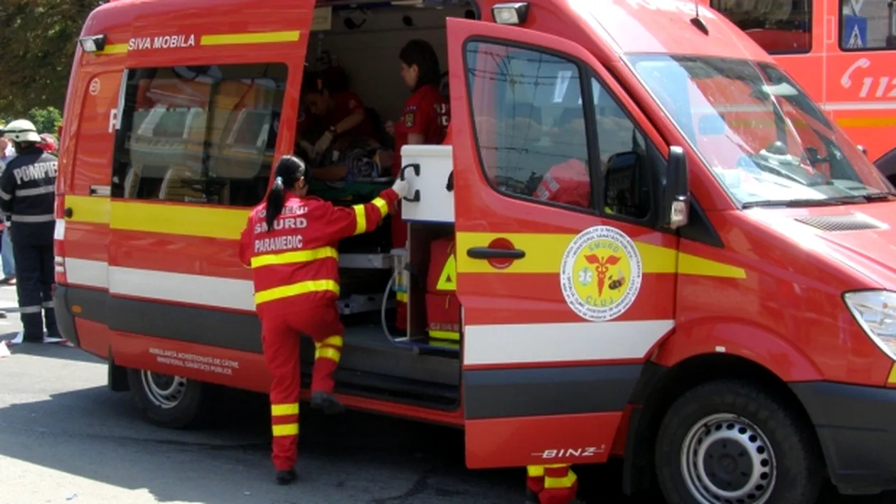 Cluj: Doi tineri au murit, iar un copil a fost rănit, loviţi de o maşină al cărei şofer a fugit