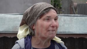 Văduva unui ieșean mort după ce a băut spirt contrafăcut, mărturie uluitoare: „Eu am scăpat că beau numai «Mona». Vodka e apă!”. VIDEO VIRAL