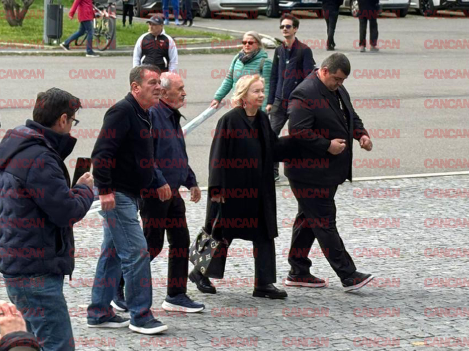 Politicieni, foști jucători și sute de fani își iau rămas bun de la Mircea Lucescu. Ultima zi de omagiu pe Arena Națională