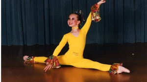 Pariu ca nu o recunosti? Ce cantareata de la noi trebuia sa se faca balerina, dar nu pierde ocazia sa danseze in toate clipurile
