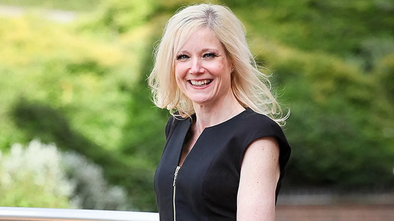 Cum arata femeia careia ii era frica sa zboare cu avionul pentru ca era prea grasa. Acum are trup de model