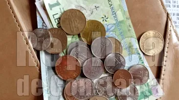 Doi turiști din Mamaia au plătit cu monede nota de 45 de lei - pentru 3 mici, o bere și un suc. Cum a reacționat chelnerul când a văzut mormanul de bani