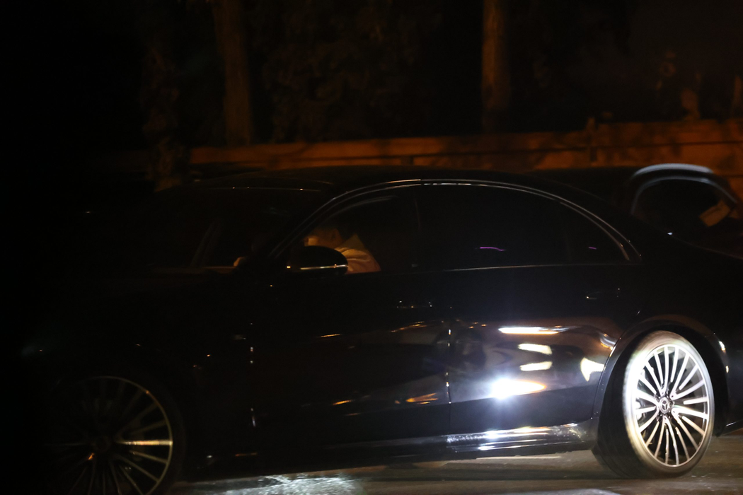 Edy Power a stat la "pândă" într-un Mercedes în valoare de peste 120.000 euro! "Pepiniera" de "La Brasserie" i-a făcut cu ochiul!