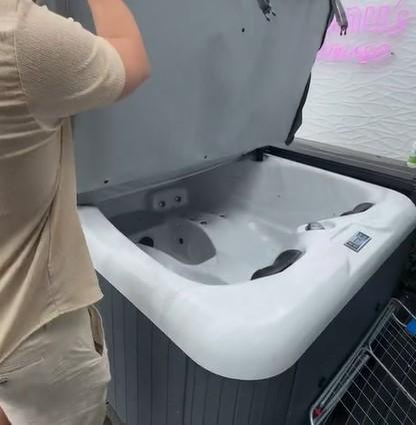 Cum arată apartamentul lui Bogdan Mocanu / Foto: Captură Video