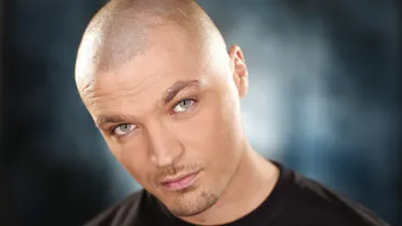 Canta despre bani, dar umbla cu buzunarele cam goale. Afla aici cu cati bani umbla Puya in buzunar intr-o zi obisnuita!