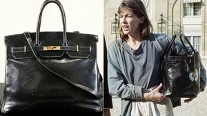 Faimoasa geantă Birkin a fost vândută la licitație cu 10 milioane de dolari. Originalul i-a aparținut faimoasei cântărețe și actrițe britanice Jane Birkin