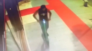 Este alertă în Capitală! Bărbat care înțeapă femeile pe stradă, căutat de Poliție