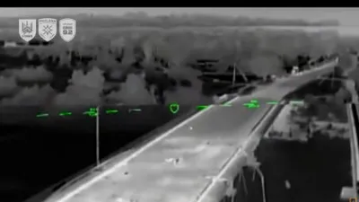 Forțele ucrainene au publicat imagini cu un atac asupra unui pod din Armiansk. 50 de camioane cu combustibil, luate prin surprindere