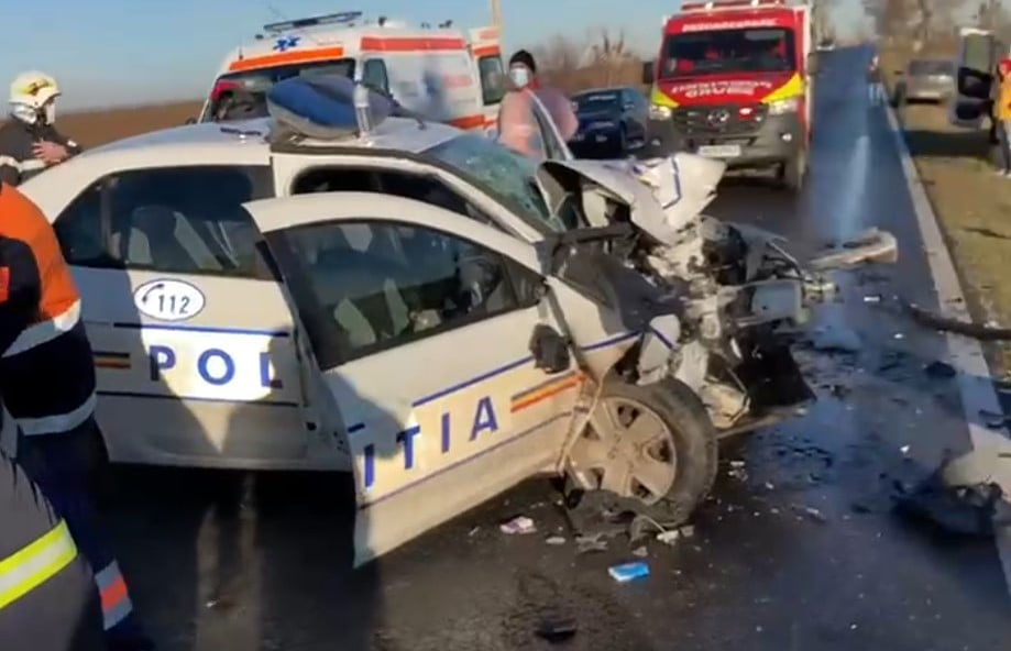 Polițistul Fănel Nițu, înmormântat cu onoruri militare. Omagiul copleșitor adus de colegii săi în momentul în care sicriul era coborât în groapă | VIDEO