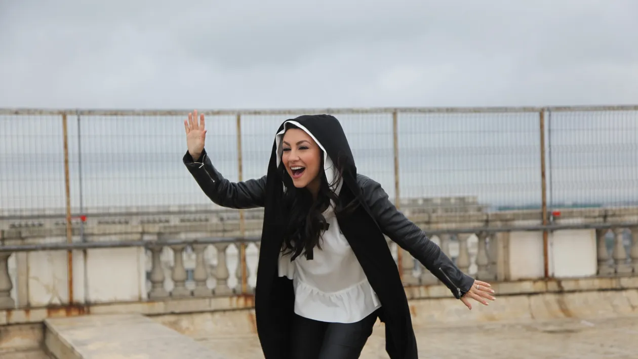 ANDRA va urca pe „acoperişul României“! ”Sunt în aer!” Iată cum poţi câştiga invitaţii la evenimentul ProFM On Top de pe Casa Poporului