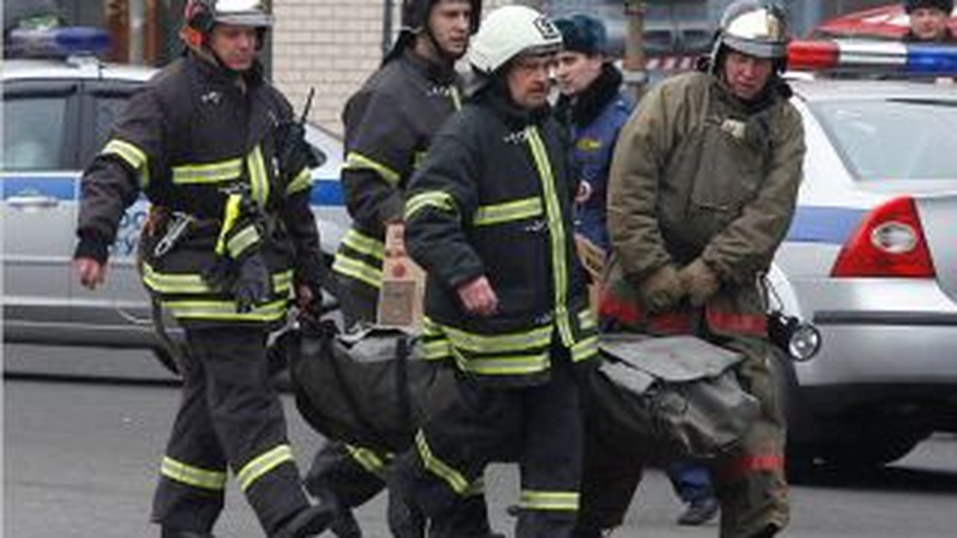 Masuri de securitate inasprite in metroul din New York, in urma atentatelor cu bomba de la Moscova