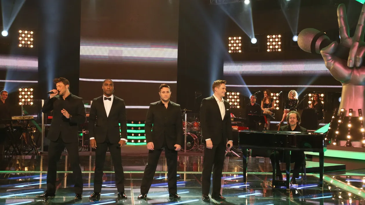 Baietii de la Blue au ajuns in Romania fara bagaje! Stilistii de la Vocea i-au imbracat pentru show intr-o ora!