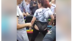 Momente obscene în Orășelul Copiilor! Floricica Dansatoarea și-a dat pantalonii jos și a început să danseze pe manele în fața a zeci de copii