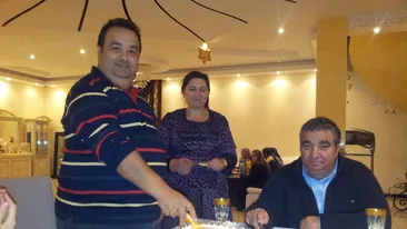 Prinţul a fost sărbătorit cu trei torturi! Dorin Cioabă a primit de ziua lui o monedă de aur, haine şi parfumuri