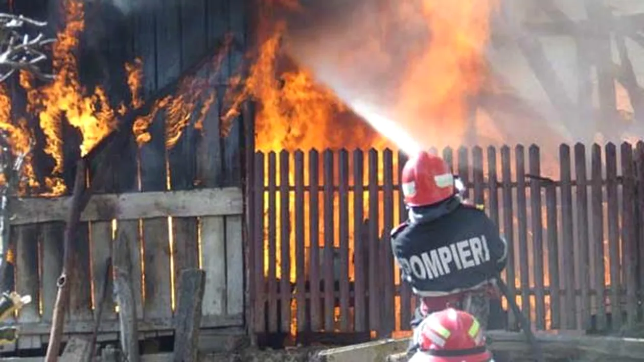 O femeie de 80 de ani a murit după un incendiu izbucnit în casă