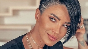 Adelina Pestrițu, goală pe Internet. Cum s-a fotografiat fosta prezentatoare „O baie fierbinte”