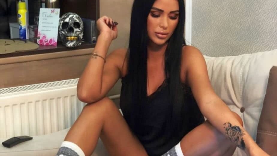 Daniela Crudu ”muncește” din greu să se recupereze după drama cu fostul iubit! Ce face când este singură acasă