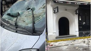 Clipe de groază în Centrul Vechi din București! S-a prăbuşit un balcon peste două mașini