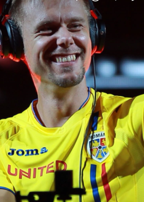 Armin van Buuren a făcut show la UNTOLD până la răsărit! Imagini de senzație cu DJ-ul olandez