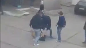Bătaie ca în filme între elevi de liceu! Scenele şocante au făcut Poliţia să deschidă o anchetă