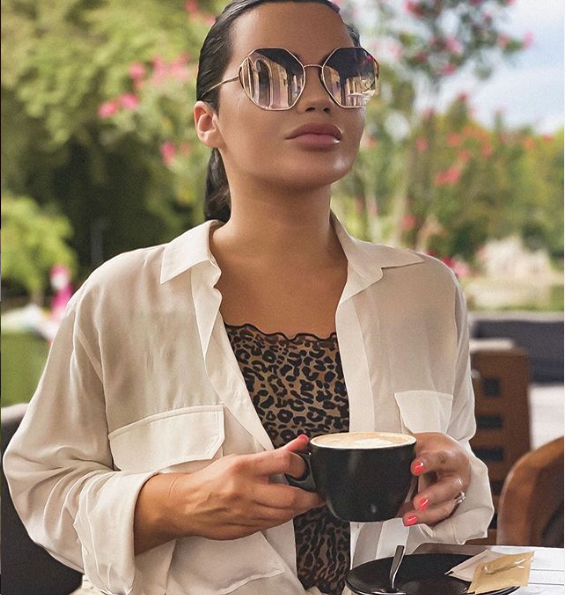 Momentul când Carmen de la Sălciua se tăvălește de râs, după scandalul cu Bianca Drăgușanu: ”Dimineața, la prânz și seara!”
