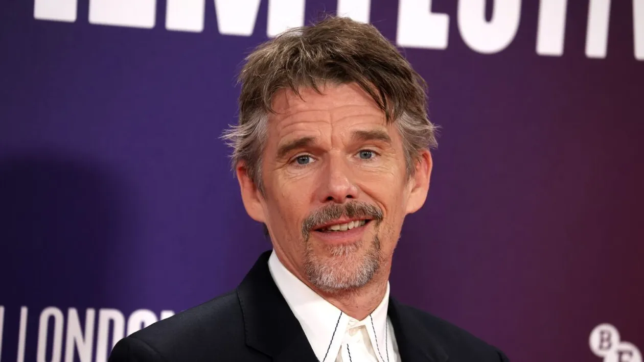 Ethan Hawke spune lucrurilor pe nume! De ce Tom Cruise l-a făcut să se simtă „furios” și „inferior” ca actor