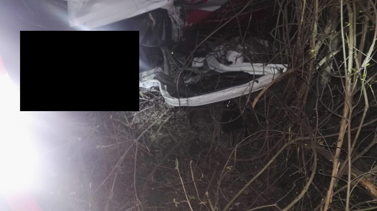 Accident mortal pe DN 1, după ce două autoutilitare s-au ciocnit. Una dintre mașini a ajuns în râul Prahova