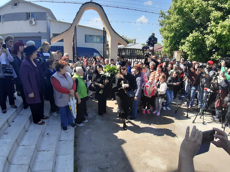 Vica Blochina, Oana Roman, Cătălin Botezatu și Raluca Bădulescu, distruși de durere la înmormântarea lui Răzvan Ciobanu. FOTO EXCLUSIV