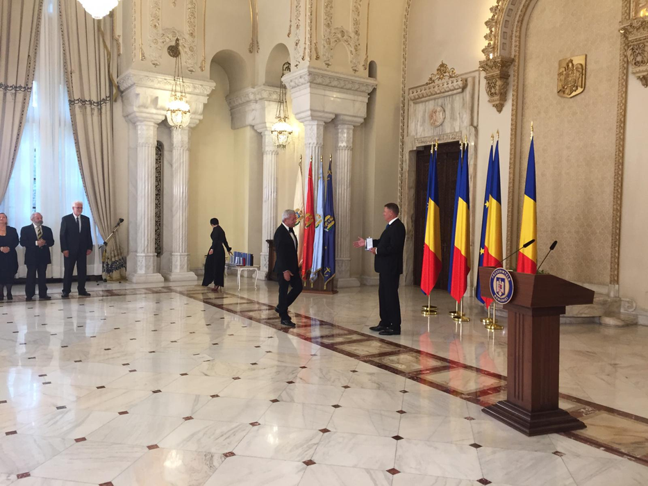 Ion Dichiseanu a fost decorat la Palatul Cotroceni de președintele Klaus Iohannis