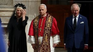 Motivul REAL pentru care Regina Camilla s-a îmbrăcat în negru la întâlnirea cu Papa Leon al XIV-lea