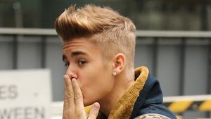 Cat de penibil! Cum a iesit Justin Bieber pe strada, dupa ce a muncit o noapte intreaga in studio! Oare nu a vazut cum arata?
