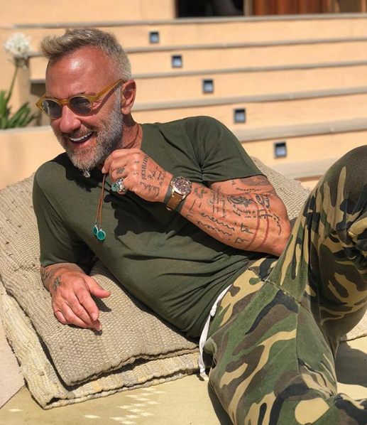 Gianluca Vacchi, kiki challenge în costum de baie pentru femei și… tocuri