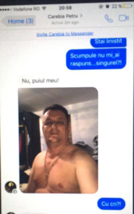 Petru Carebia s-a pozat în ipostaze intime.