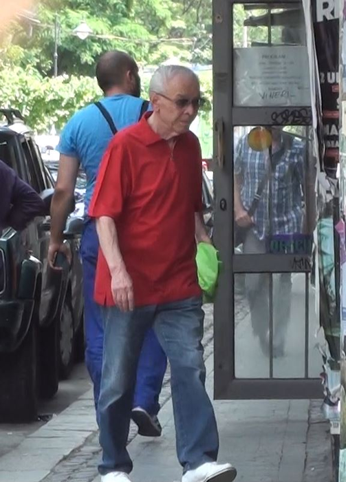 Nicolae Văcăroiu se grăbește pentru a-și întâlni soția