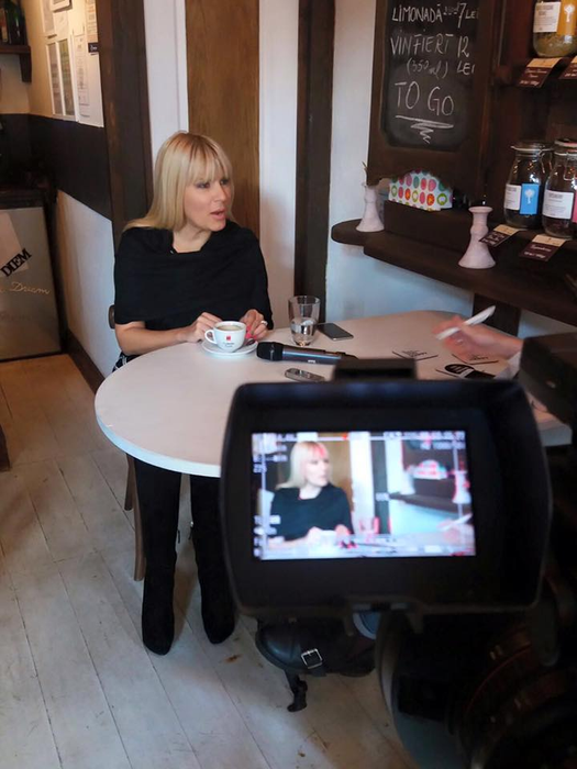 Lasă politica pentru lumea filmului?! Elena Udrea, ofertată ca să apară într-un serial