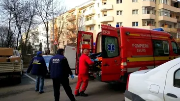Un tânăr de 19 ani din Iași a murit după ce a căzut de la etajul 5 al unui bloc