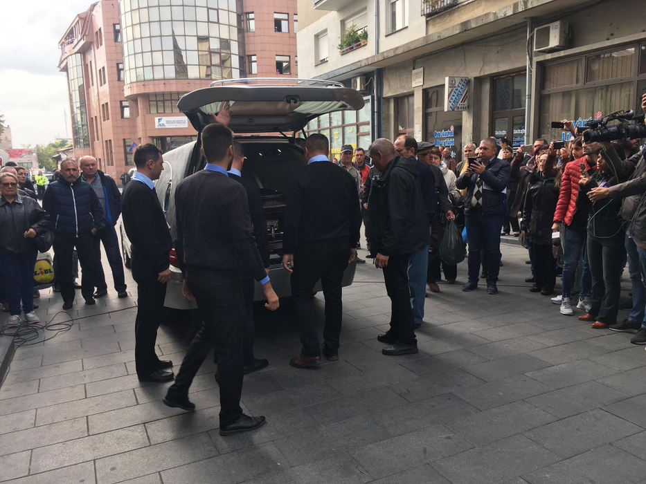 Momente sfâşietoare la căpătâiul lui Ilie Balaci! Fiica cea mare, Lorena, a avut nevoie de ajutor