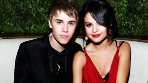 Selena Gomez s-a jucat cu imaginatia fanilor! Fosta iubită a lui Bieber a apărut pe scenă fără chiloti? Vezi imaginile incendiare