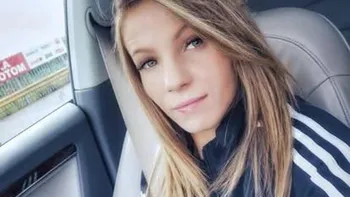 O mamă și bebelușul ei au fost găsiți fără viață în baie. Femeia avea doar 33 de ani