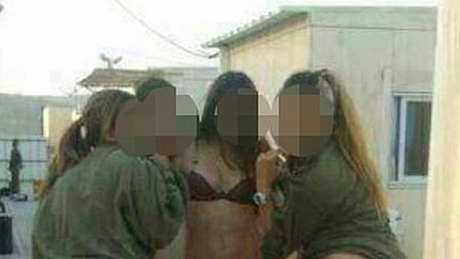 Soldati in timpul zilei, bombe-sexy pe site-urile de socializare. Oficialii din armata israeliana, revoltati. "Este umilitor"