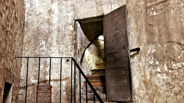 Detaliul ireal din această fotografie, realizată de un turist, accidental, pe scările Castelului Oxford