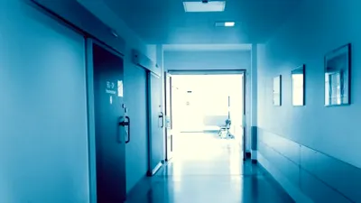 Ce au găsit medicii în corpul unei tinere care se plângea de BALONARE. Specialiștii au rămas șocați!