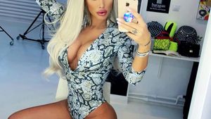 Apariție ireală! Cum a apărut îmbrăcată Loredana Chivu azi-noapte, la Hanul Lăutarilor din Watford, Anglia