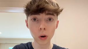 Câți ani are bărbatul din imagine, de fapt? Nu-i vei ghici vârsta nici din 10 încercări!