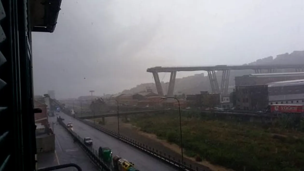 Imagini terifiante! Un pod rutier s-a prăbușit de la o înălţime de 100 m, în apropiere de oraşul Genova! Cel puțin 35 de persoane au murit