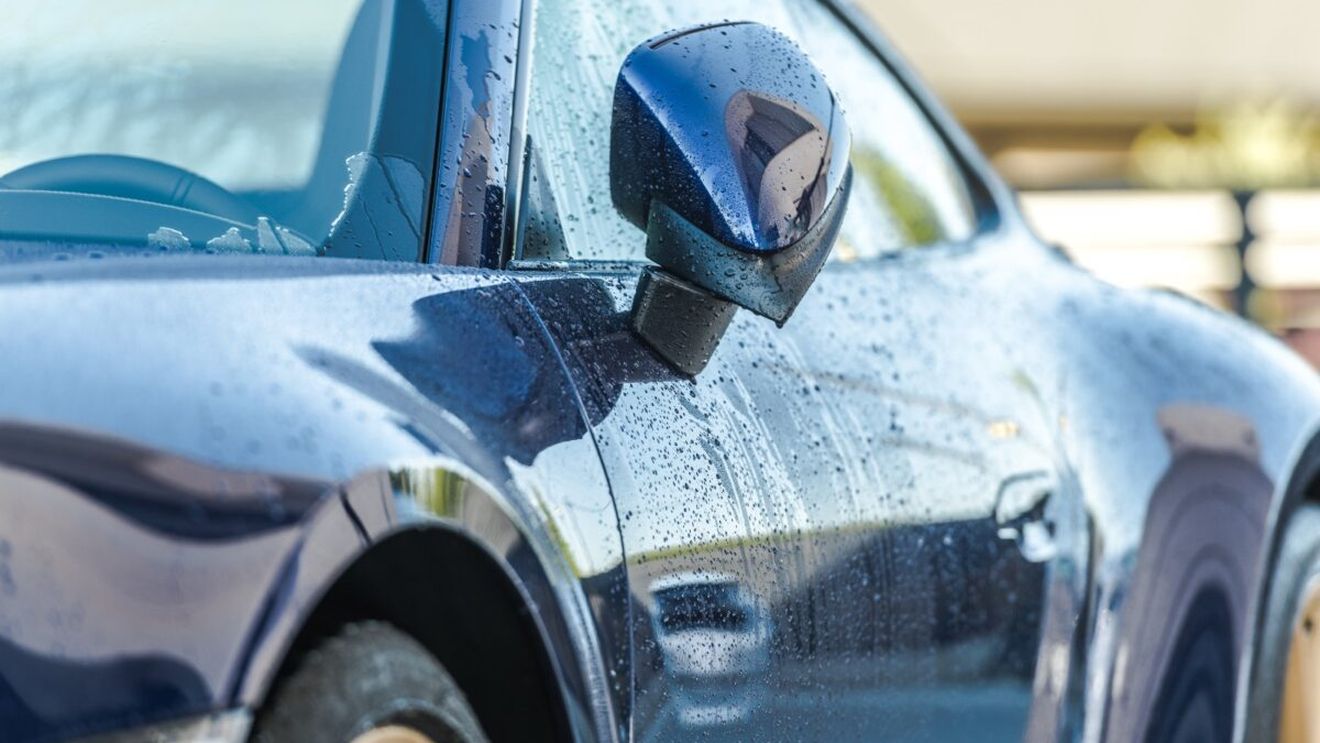 Refugiat ucrainean, obligat să returneze ajutorul de 72.000 de euro. A fost prins că are Porsche