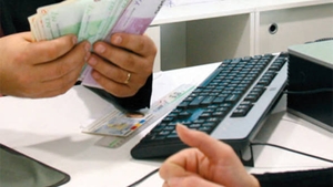 Începând de luni românii vor putea lua credite fără dobândă, prin programul "Investește în tine"