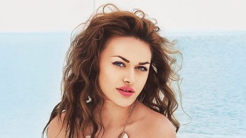 Rellys Tonu se dezbraca in Filipine. Este printre finalistele la Playmate of the Year! Vezi aici imagini... fierbinti