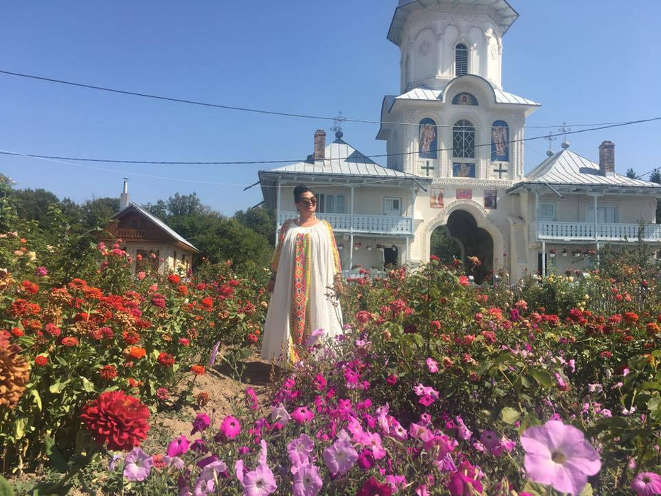 OZANA BARABANCEA, din ce în ce mai suplă! Vedeta a apărut în fustă scurtă